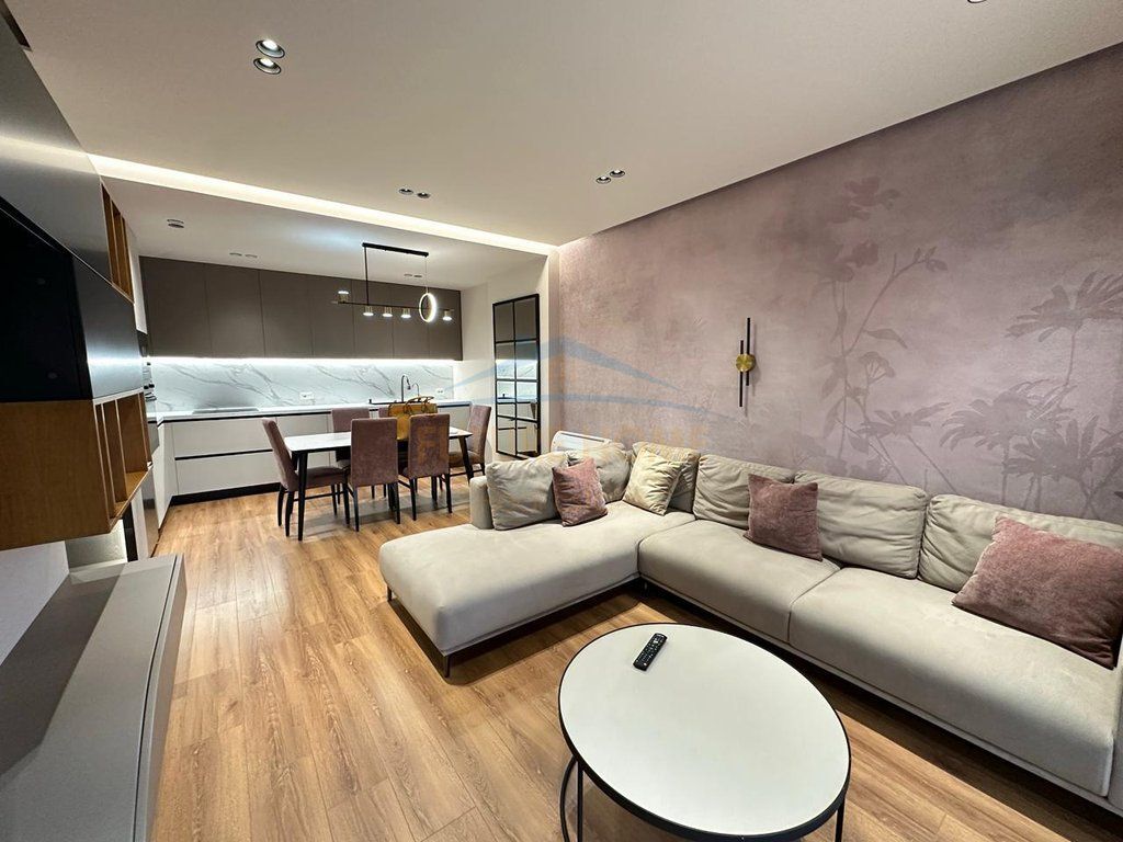 Qera, Apartament 1+1+Post Parkimi, Shkolla e Kuqe, Tirane