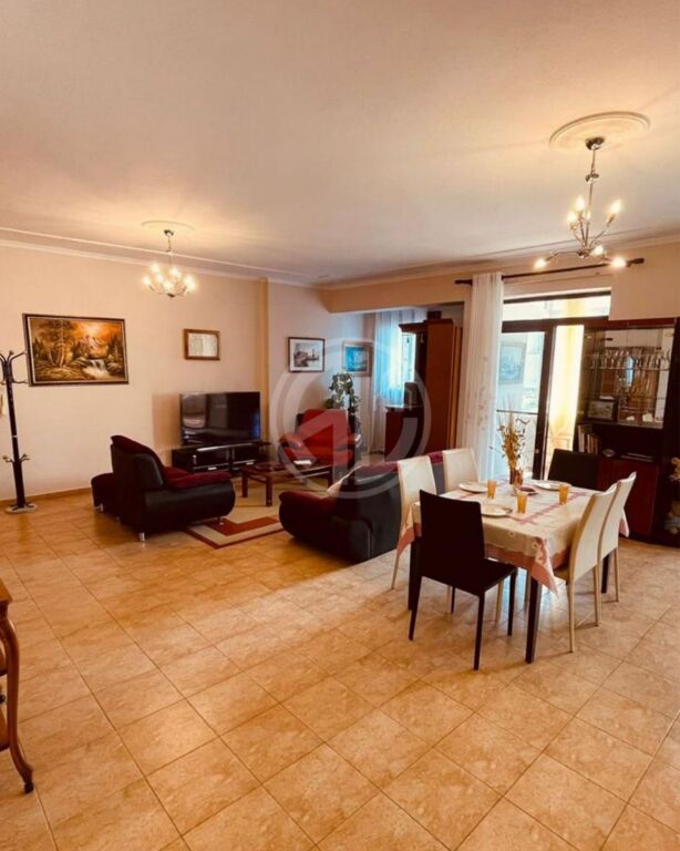 Apartament me qera