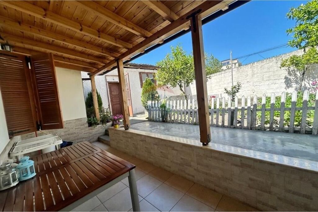 🏡 SHTËPI PRIVATE 1+1 ME QIRA PRANË CENTRALIT, VLORË