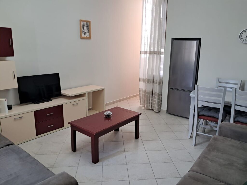 Apartament me qera qender