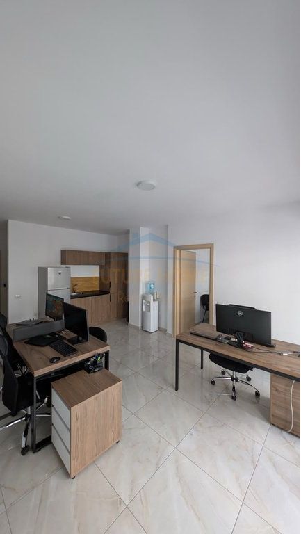 Rent, Office space, Zogu i Zi