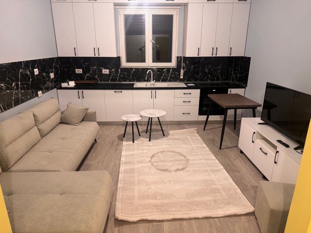 Jepet me qera apartament 3+1 në Durrës për studente – kushte shumë të mira