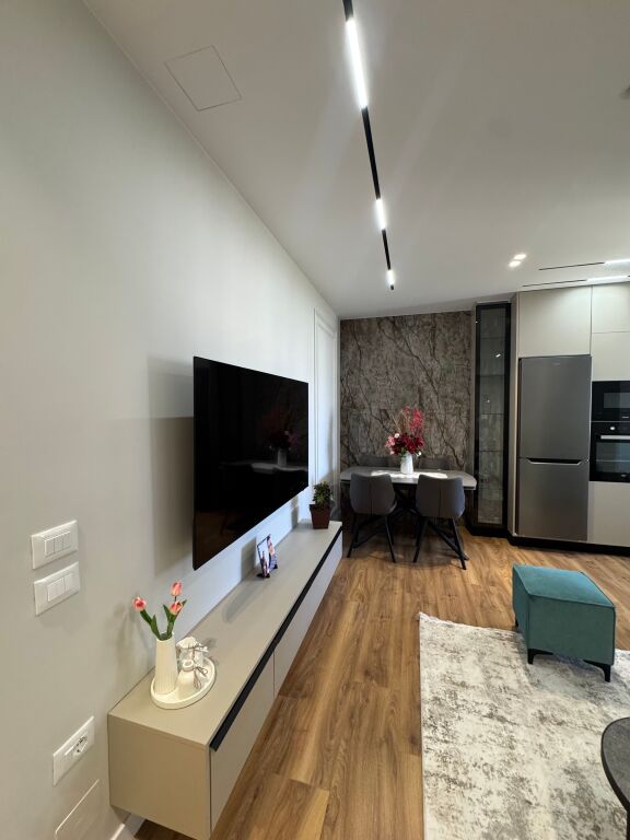 Shitet Apartament 2+1 Vlore