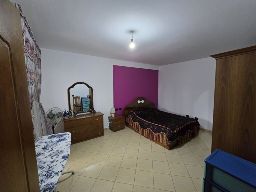 🏡 Appartamento 2+1 + annesso in affitto 🍽️ 📍Vicino al Viale Bajram Curri, via Nikolle Kacorri di fronte all'edificio con frecce 📐 108 m² | 🏢 2° piano ✨ Arredato e ben organizzato 🌿 Con balcone 💶 Prezzo: 500€ / mese