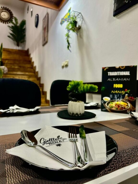 Restaurant duplex 115 m2 for rent Jordan Misja Street