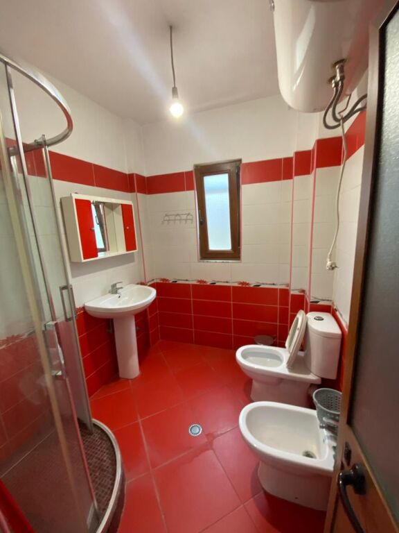 🏡 Jepet Apartament 2+1 me Qera te Bulevardi i Ri, Tiranë