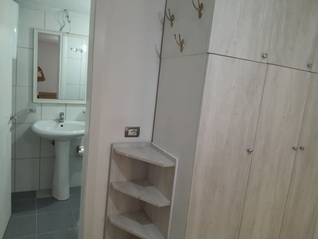 APARTAMENT 1+1. 28000 LEKE.RRUGA 5 MAJI