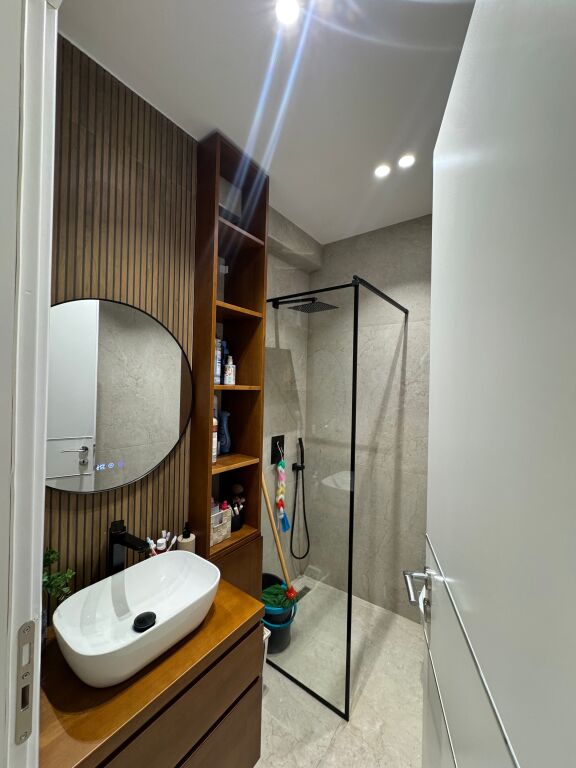 Shitet Apartament 2+1 Vlore