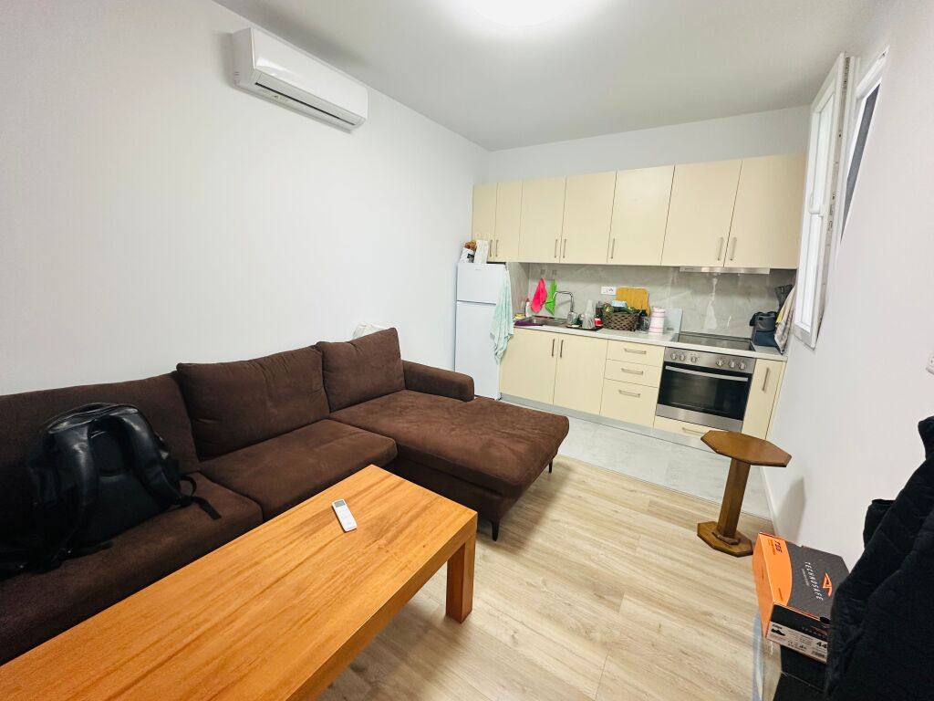 Jepet Me Qera Apartament 1+1+1 Post Parkimi
