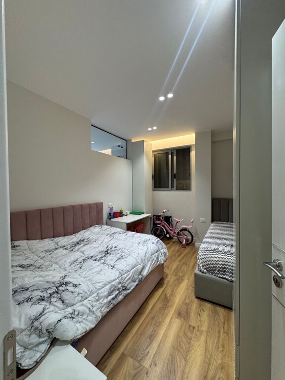 Shitet Apartament 2+1 Vlore