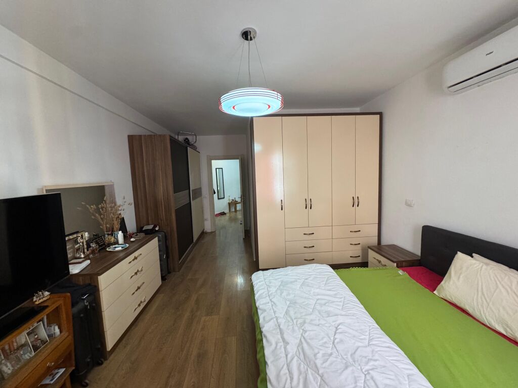 Shitet apartament 2+1  në Yzberisht!