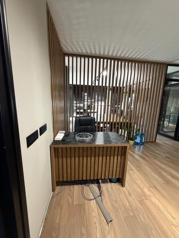 Tirane, locale commerciale in affitto 10° piano, 280 m² 3.000 € (Tra la strada di Durazzo e Mine Peza)
