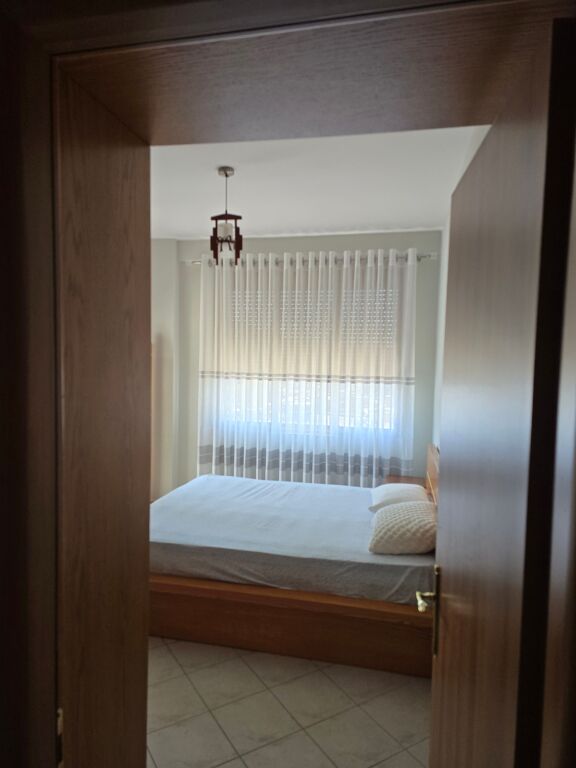 Apartament me qera qender
