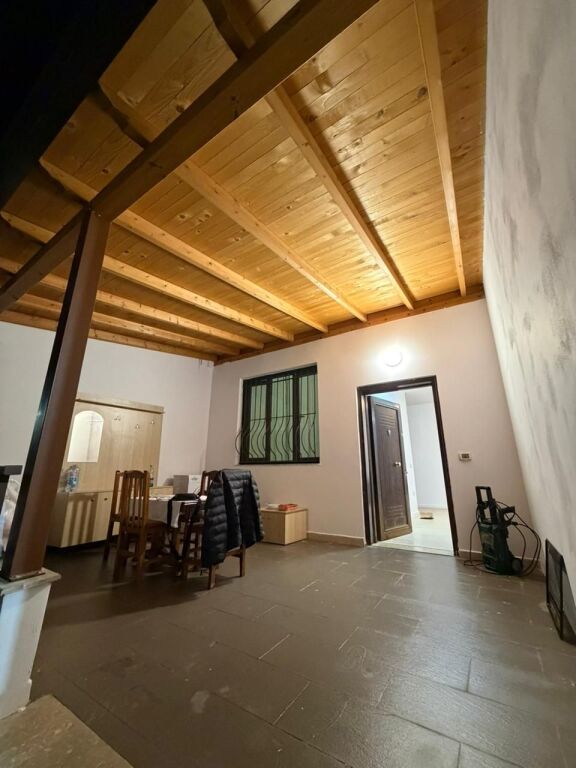 📣 QERA Apartament 1+1 Me Oborr 📍 Kodra e Dielllit, Prane Eleonores ✨   🏢 Ndertim i Ri  🪜 Kati 1 (Banim)  🛋️ I Mobiluar  👉 Kusht  🔸 Kliente Familjare  🔸 JO Kafshe Shtepiake  🔸 Kontrate Noteriale   💶 Cmimi 50.000 Leke (Bruto)