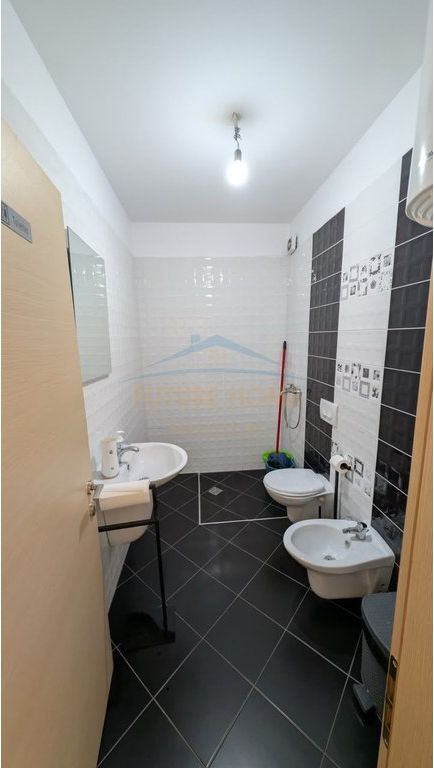 Rent, Office space, Zogu i Zi