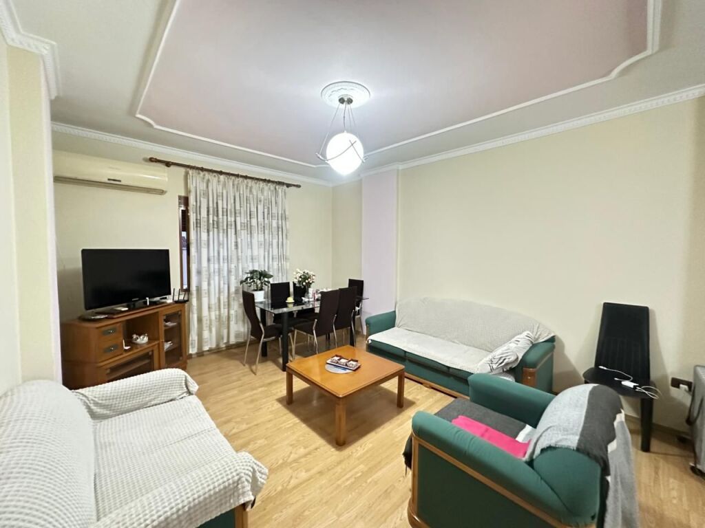 Qera Apartament 2+1  📍Rruga Jordan Misja Hyrje e kompletuar dhe mobiluar me te gjitha paisjet  Kati 2( me ashensor) Cmimi 40.000 lek/muaj