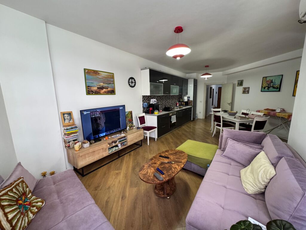 Shitet apartament 2+1  në Yzberisht!