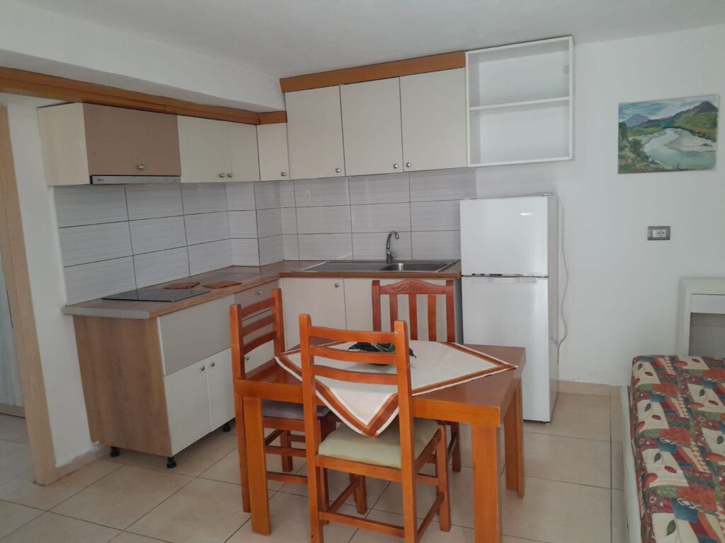 APARTAMENT 1+1. 28000 LEKE.RRUGA 5 MAJI
