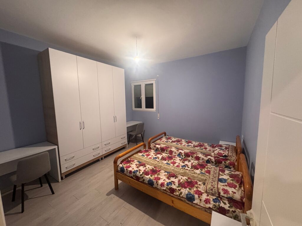 Jepet me qera apartament 3+1 në Durrës për studente – kushte shumë të mira