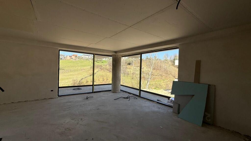 🏡 Villa for Sale – Farkë, Golden Oak