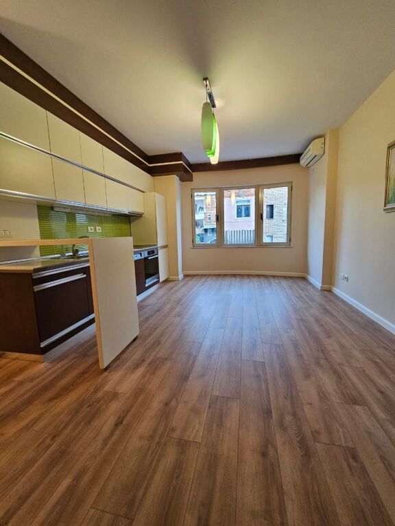 Shitet apartament 1+1 te Mine Peza!
