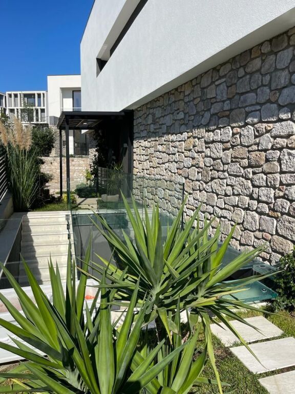 🏡 Villa Individuale in Vendita – Lago di Farka