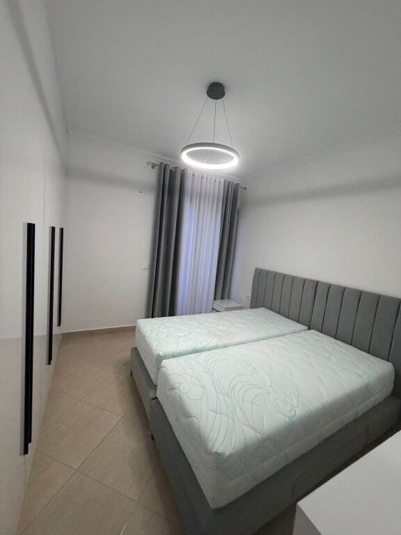Jepet me qera 74 m2 1+1+1 banjo+2 ballkone prane CasaItalia