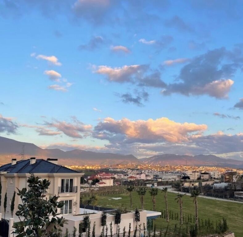 🏡 Ville Unica in Vendita con 2 Piscine – Mjull-Bathore