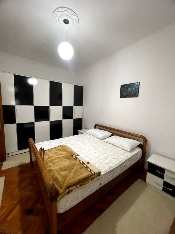 Jepet me qira apartament 1+1