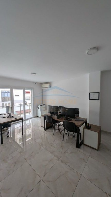 Rent, Office space, Zogu i Zi