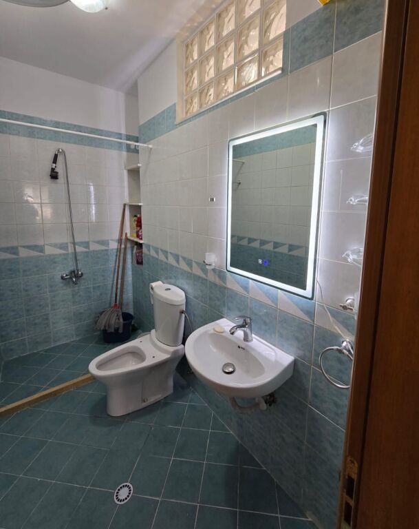 Apartament me qera qender