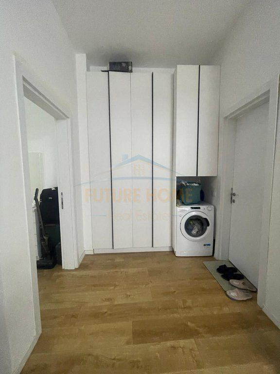 Shitet apartament 1+1 Shkolla e Kuqe Tiran