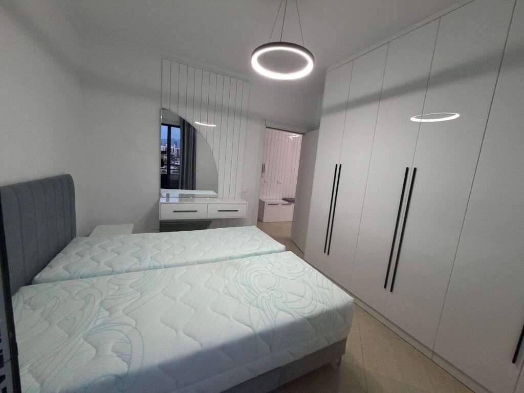 Jepet me qera 74 m2 1+1+1 banjo+2 ballkone prane CasaItalia