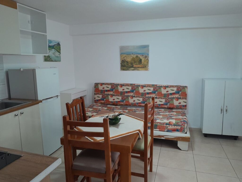 APARTAMENT 1+1. 28000 LEKE.RRUGA 5 MAJI