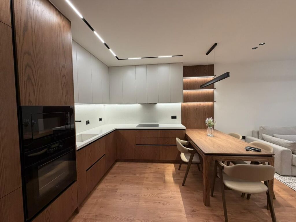 🏡 Appartamento super elegante 1+1 in affitto | 65 m² 📍Vicino allo Stadio Dinamo  ✨ Totalmente appena investito ✨ Arredamento moderno &amp; lavori di qualità ✨ Ambiente luminoso e molto confortevole ✨ Posizione premium, vicino a ogni servizio  💶 1200€ netto/