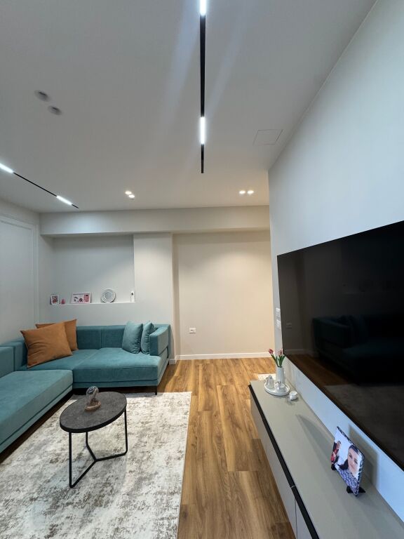 Shitet Apartament 2+1 Vlore