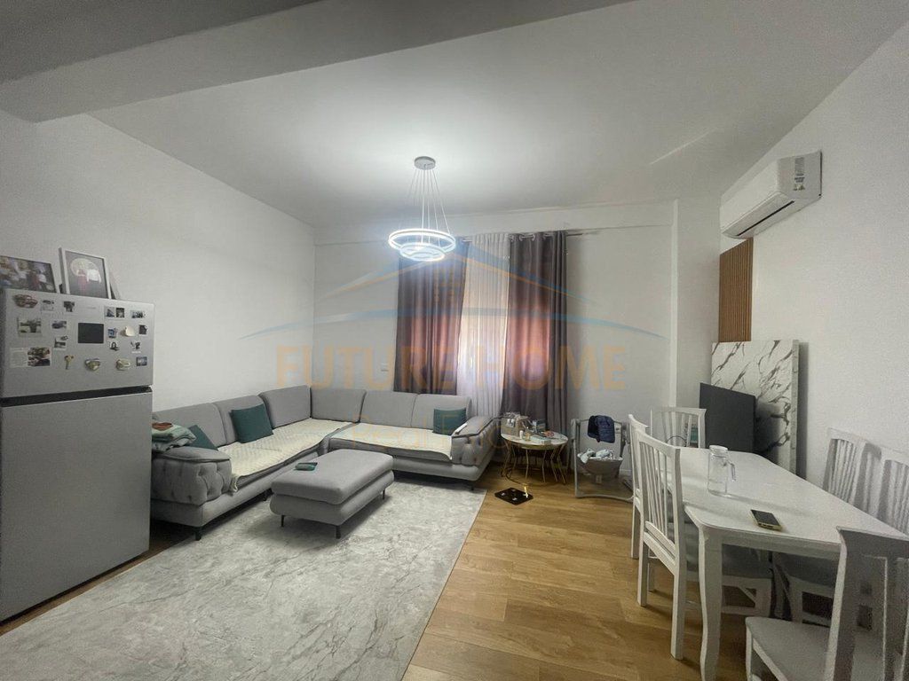 Shitet apartament 1+1 Shkolla e Kuqe Tiran