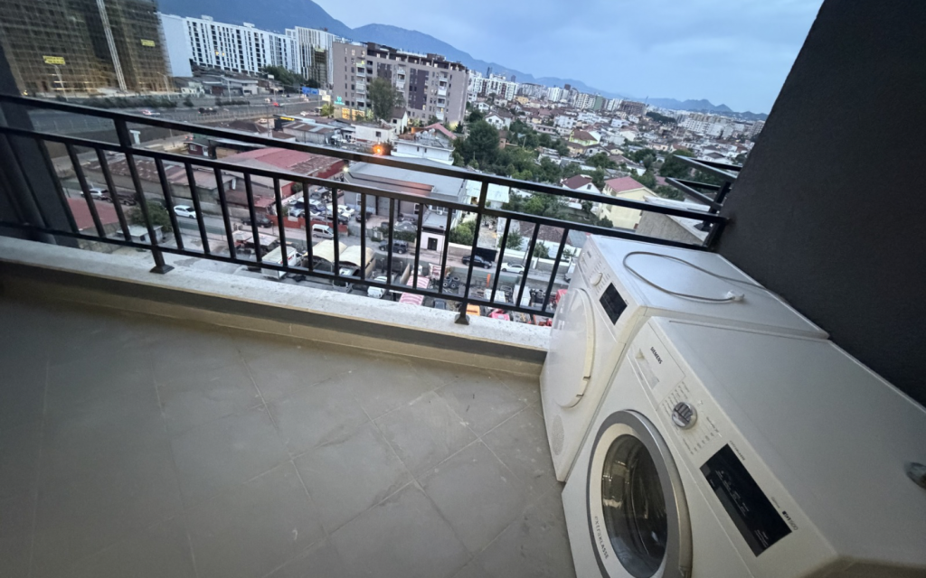 Jepet me qera 74 m2 1+1+1 banjo+2 ballkone prane CasaItalia