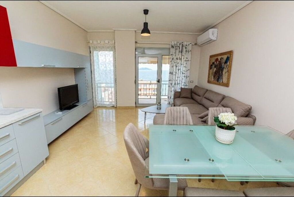 🏡🌊 For Rent | Jepet me qera Apartament 2+1 në Lungomare, Vlorë 🌊🏡