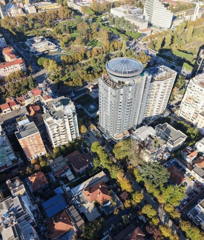 Edificio + Villa in vendita a Bllok