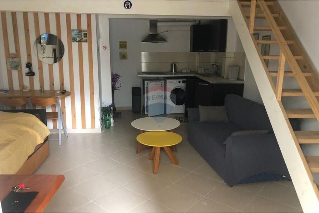 DUPLEKS NË SHITJE – LUNGOMARE, VLORË 🏡✨