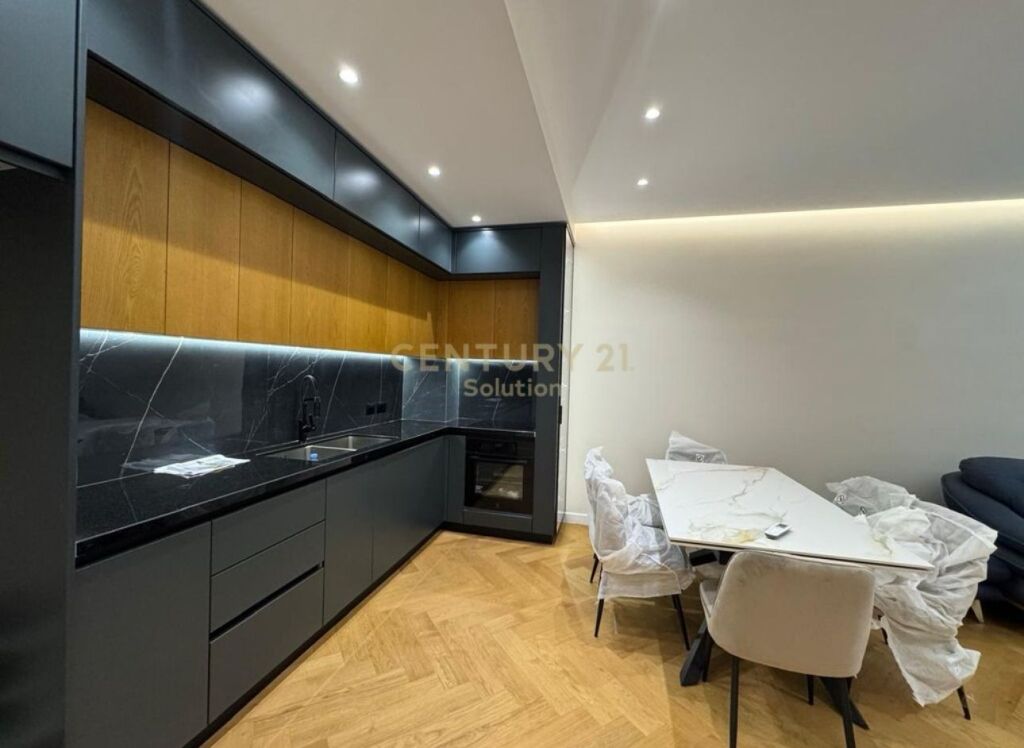 JEPET ME QERA APARTAMENT 2+1+2