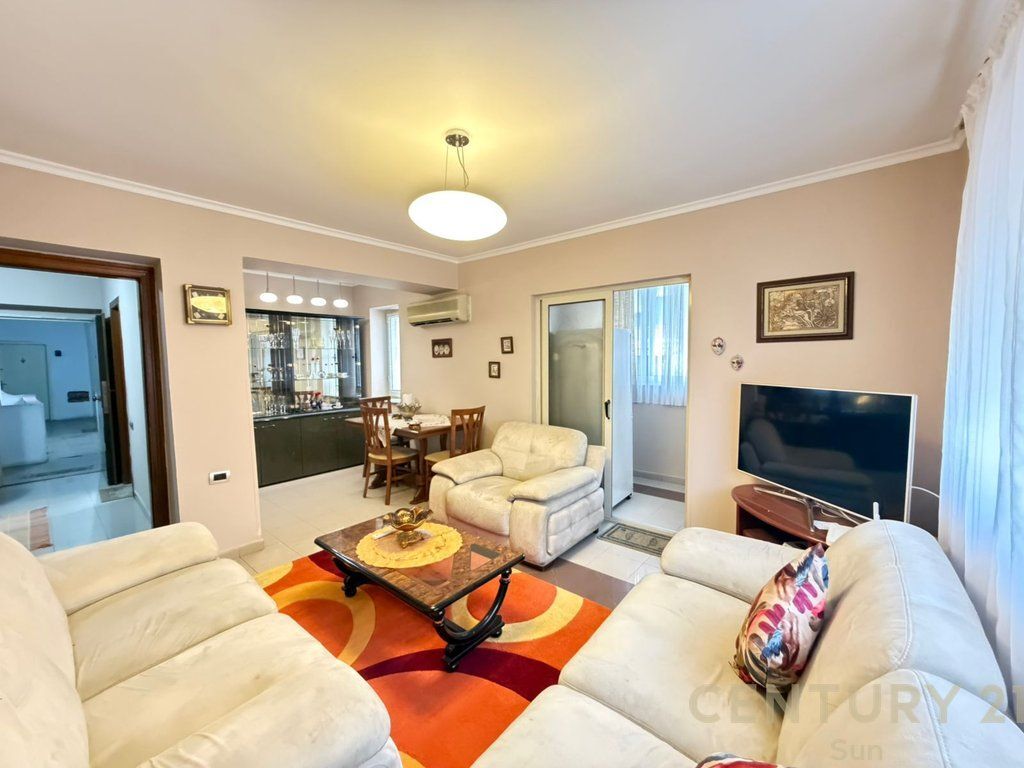 APARTAMENT ME QIRA 2+1 PERBALL SHKOLLES QEMAL STAFA