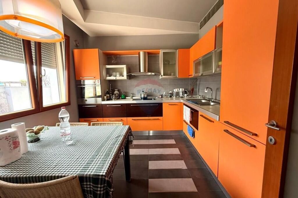 Appartamento 4+1+studio, nel centro di Tirana!
