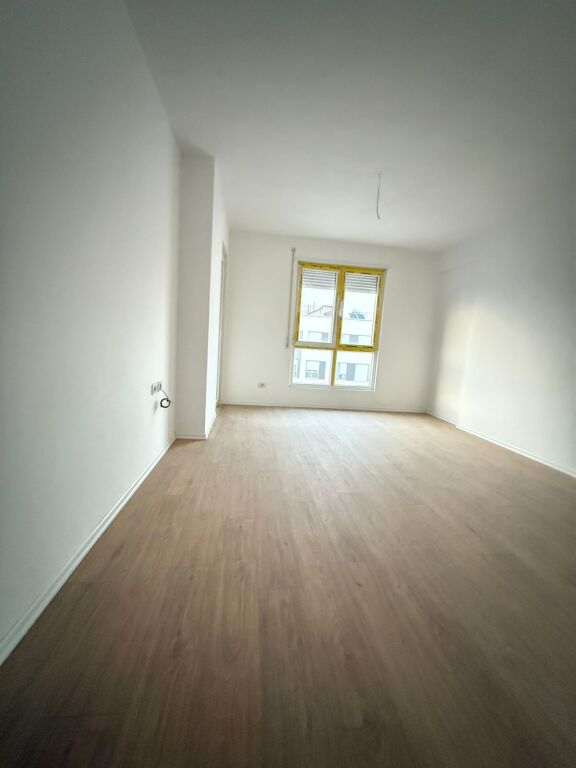 Shitet Apartament 1+1