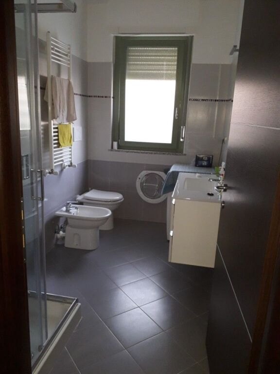 Bllok , jepet me qera apartament 1+1 totalisht i mobiluar!