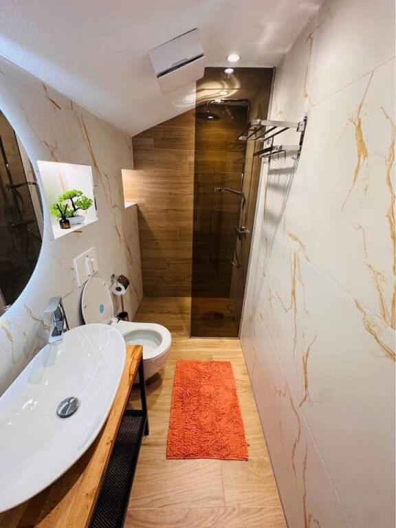 JEPET ME QIRA DUPLEX 1+1+2WC+ballkon - Rr. e Dibres, Tirane