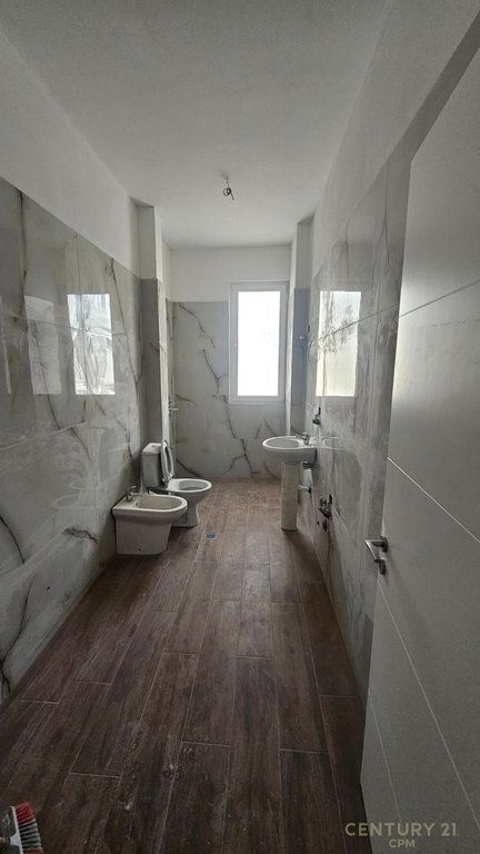Apartament 2+1 per shitje te Bulevardi i Ri