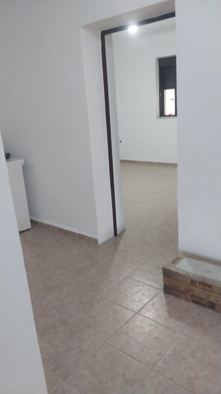 Affittasi appartamento 1+1 in una zona tranquilla e privata ad Ali Demi (vicino all'ex carcere femminile)
