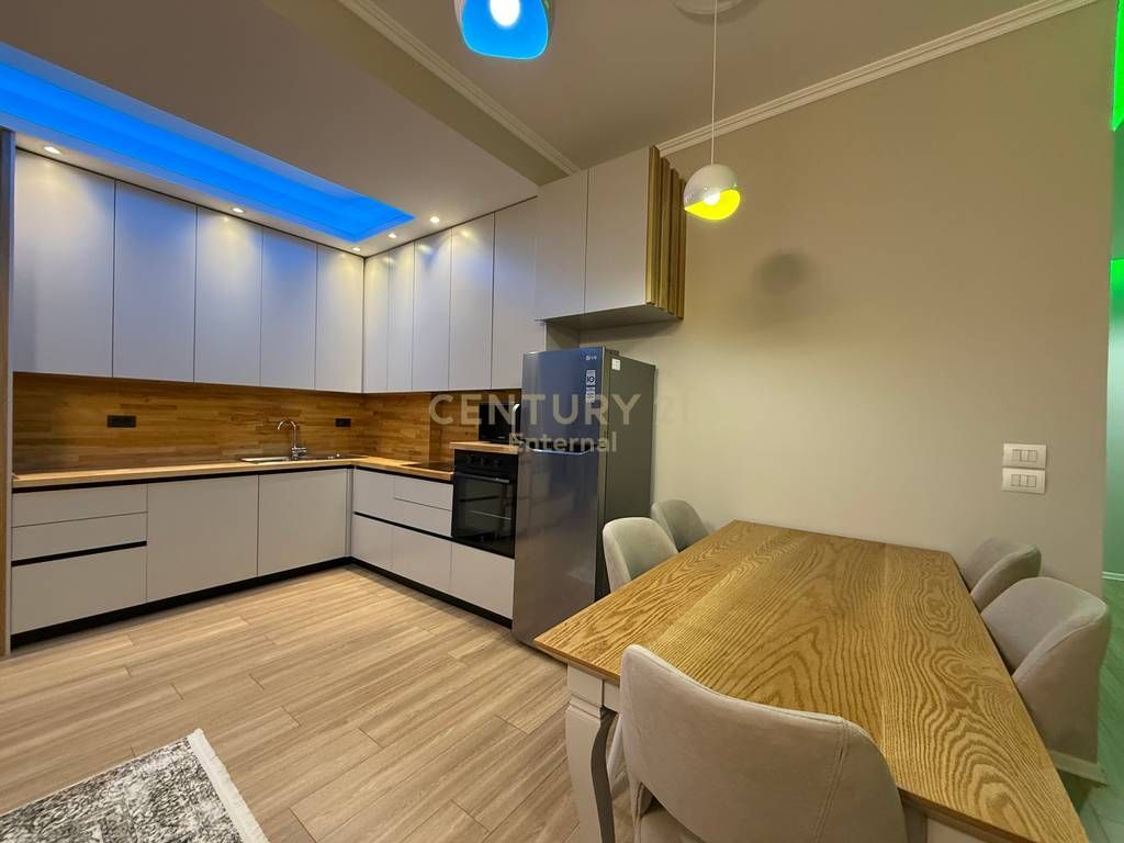 Apartament 2+1+2+post me Qira te Bulevardi i Ri
